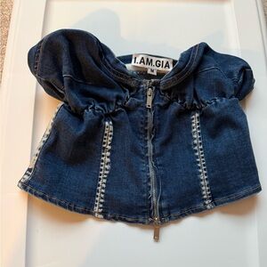 I am Gia Savanah denim top